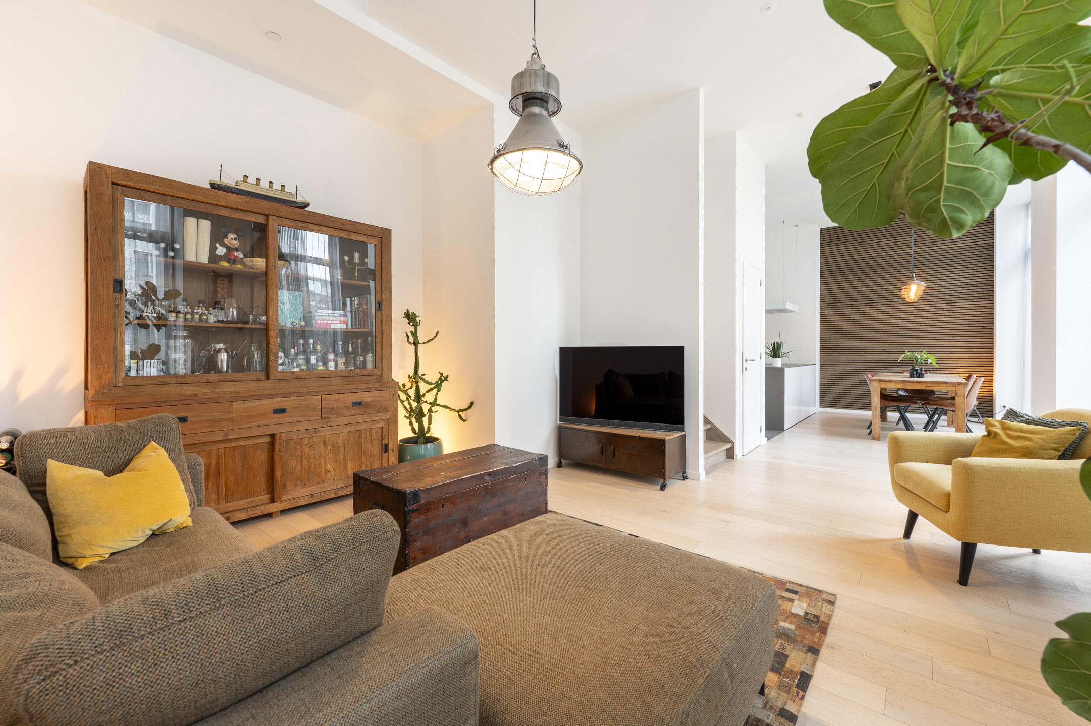 ANTWERPEN-ZUID. Huis met hoge plafonds en mooie lichtinval! - foto 3