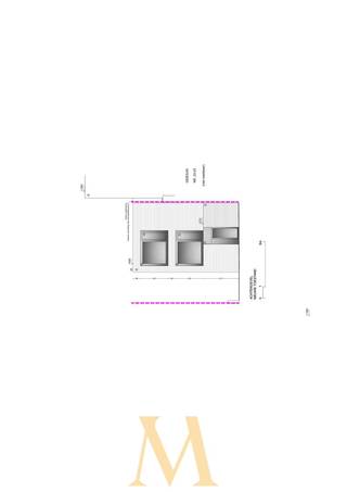 Ontdek dit veelzijdige casco handelsgebouw op een uitstekende locatie langs de ring, met maximale zichtbaarheid en ruime parkeermogelijkheden. Een ideale opportuniteit voor vrije beroepen, praktijkruimtes of kantoren die vlot bereikbaar moeten zijn.<br /><br />Het gebouw heeft een totale oppervlakte van 200 m², verdeeld over drie niveaus:<br />Gelijkvloers: 78 m²<br />Eerste verdieping: 61 m²<br />Tweede verdieping: 61 m²<br /><br />Dankzij de flexibele indeling kan het pand ingericht worden als maximaal 3 onafhankelijke praktijk- of handelsruimtes, volledig afgestemd op uw eigen noden en visie.<br /><br />Extra troef: het gebouw is volledig privé, vrij van syndicus en in eigen beheer, wat zorgt voor maximale vrijheid en geen gemeenschappelijke kosten.<br /><br />Daarnaast zijn er 4 vergunde private autostaanplaatsen, verplicht bij aan te kopen aan €70.000.<br /><br />Een unieke kans voor wie op zoek is naar een strategisch gelegen casco pand met tal van mogelijkheden.<br /><br />Meer info?<br />Aarzel niet om Maxime Vanneste te contacteren via 0498 44 78 00 of info@maximevanneste.be.