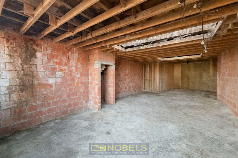 Te koop, verder af te werken woning met 4 slaapkamers en tuin te Sint-Denijs (Zwevegem) - foto 4