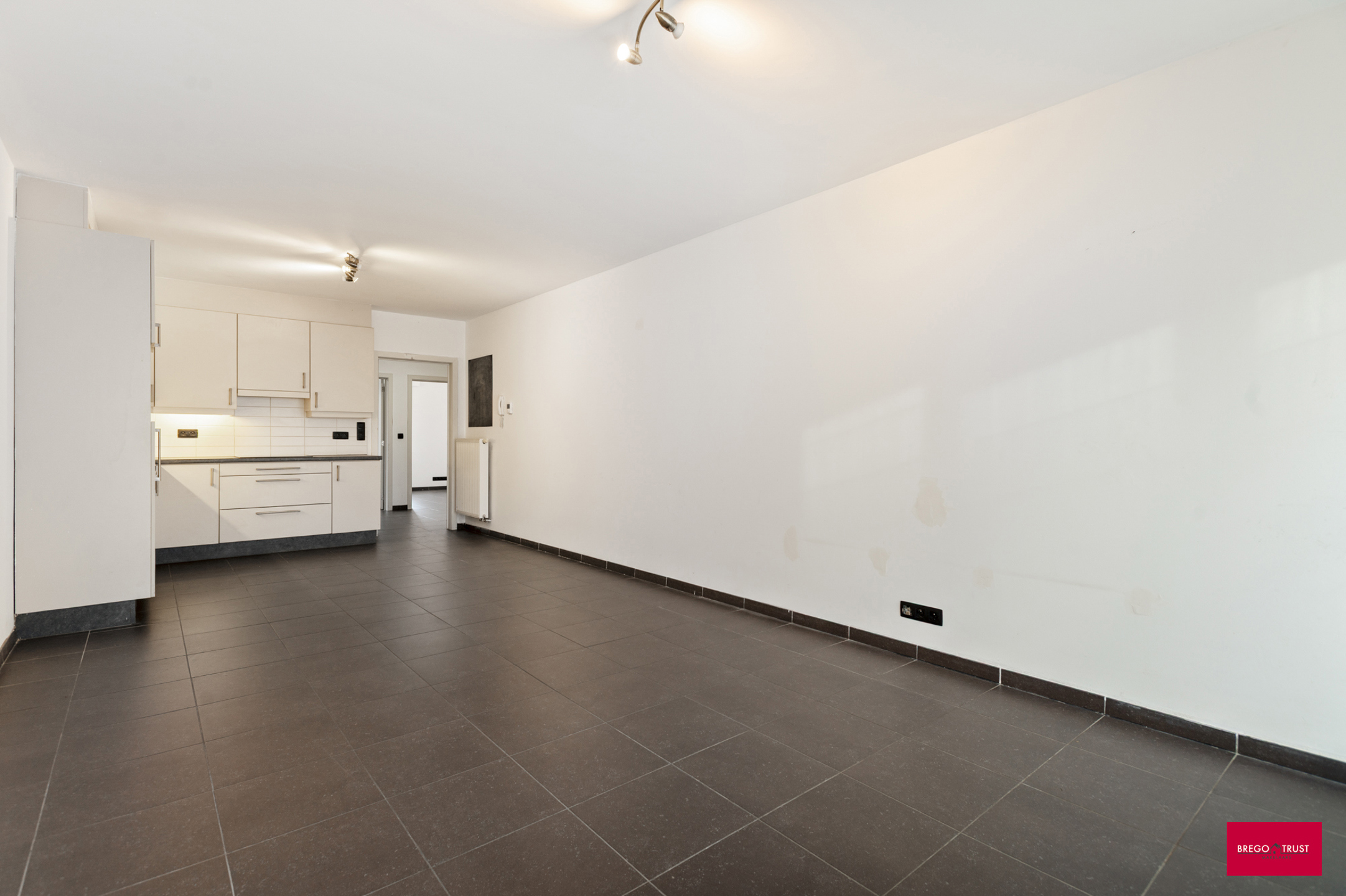 Gelijkvloersapp met 2 slpk en tuin. - foto 4