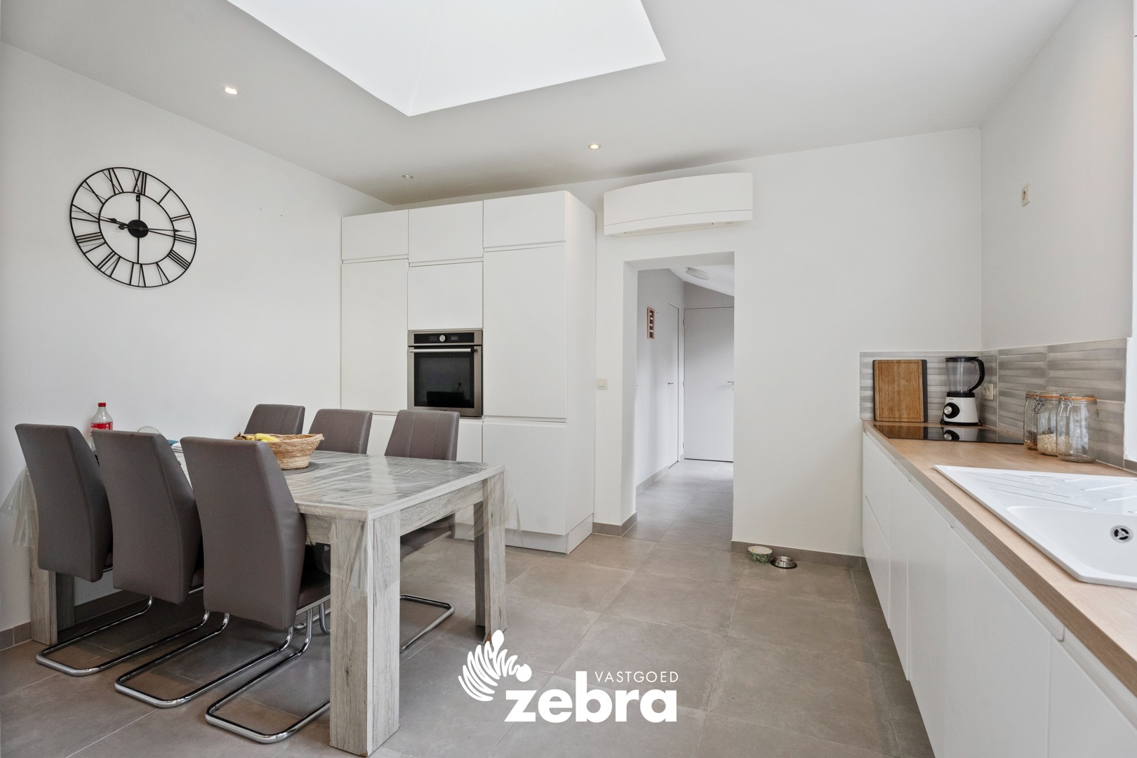 Gerenoveerde woning met 4 slaapkamers en garage te Roesbrugge! - foto 5