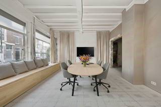 Topligging en zichtbaarheidIndrukwekkende historische gevelRuime invulbaarheid – Alle mogelijkheden openPraktische troef: inpandige garage en...