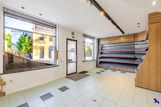 Bienvenue à Lokeren !Vous recherchez une maison clé en main, écoénergétique, idéalement située avec un jardin ensoleillé et un garage ? Ne cherchez...