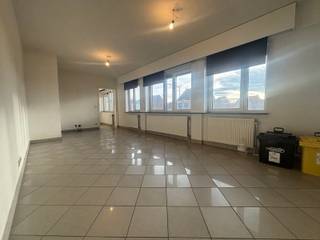 Dit appartement is gelegen in Sint-Joris-Winge, vlakbij het Gouden Kruispunt en tal van andere voorzieningen (scholen, openbaar vervoer...)...