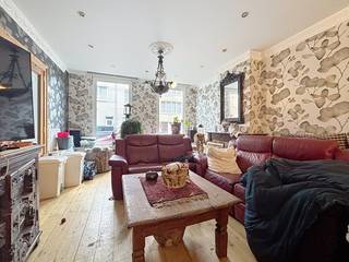 Te koop in Deurne - een te renoveren huis gelegen aan de Tweemonstraat 24 - met 3 ruime slaapkamers die eventueel kunnen ingedeeld worden als aparte studio op de bovenverdieping van dit huis te koop.De indeling van dit te koop aangeboden huis in Deurne is als volgt:Gelijkvloers:-inkomhal-woonkamer-eetkamer-keuken -apart toiet-kleine achterliggende koer-ruime kelderEerste verdieping:-ruime slaapkamer -ruime badkamerTweede verdieping:-2 slaapkamers die eventueel kunnen ingedeeld worden als aparte studioVoor een dagje Antwerpen stad met het gezin, kan je gemakkelijk het openbaar vervoer nemen.Winkels, bakkers, beenhouwers en meer bevinden zich op loopafstand.EPC Tweemontstraat 24 : 289 kWh / (m² jaar) (C)Ben jij geïnteresseerd in dit vastgoed te koop in Deurne? Aarzel dan niet om ons te contacteren. Het Dewaele vastgoedkantoor van Deurne aan de Turnhoutsebaan staat graag tot uw dienst.Had u graag een gratis schatting van uw eigendom? bel ons voor een vrijblijvend gesprek op 03/666.66.66 of mail naar deurne@dewaele.comBestuursmaatregelen in het maatregelenregister: in aanvraagVastgoedinlichtingen: in aanvraagBestuursmaatregelen in het maatregelenregister: nee