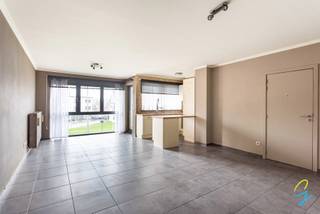 This pleasant flat is situated on the outskirts of Geraardsbergen, close to the station and shops.It has a living area of 83m², with an adjoining...
