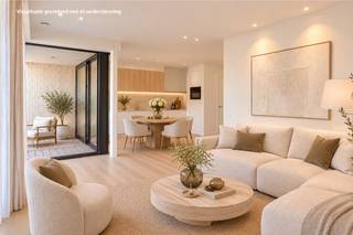 Licht en modern nieuwbouwappartement met terras nabij Duinenwater<br /><br />Ontdek dit kwalitatieve nieuwbouwappartement met een aangenaam terras en een schitterend open zicht, gelegen in een stijlvolle residentie vlak bij Duinenwater. Dankzij de grote raampartijen geniet u doorheen de hele dag van een overvloed aan natuurlijk licht.<br /><br />De lichtrijke leefruimte met open indeling sluit naadloos aan op de volledig uitgeruste keuken en geeft rechtstreeks toegang tot het zonnige terras vooraan. Handige berging, voorzien voor het plaatsen van een wasmachine en droogkast.<br /><br />Het appartement beschikt over twee volwaardige slaapkamers en een elegante douchekamer ingericht met een inloopdouche en dubbele wastafel.<br /><br />De residentie werd ontworpen met oog voor esthetiek en duurzaamheid. Het energiezuinige appartement is uitgerust met hoogwaardige isolatie en moderne technieken, wat resulteert in lage energiekosten en een uiterst comfortabel woongevoel.<br /><br />Tot slot is er de mogelijkheid tot aankoop van een ruime en makkelijk toegankelijke parkeerplaats in de residentie.