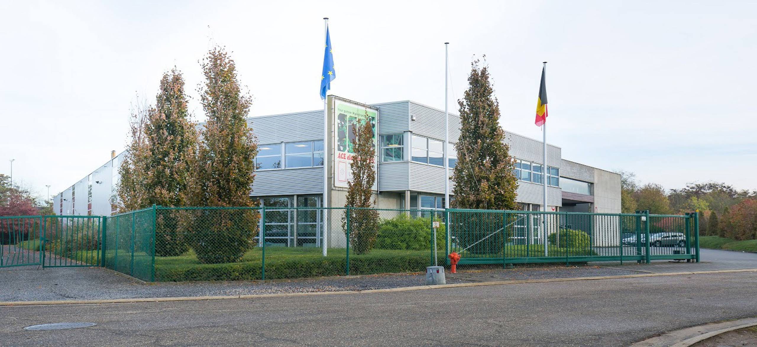 Bedrijfscomplex met atelier &amp; kantoren – te koop / te huur - foto 2