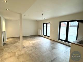 Volledig vernieuwd appartement op centrale ligging in Nieuwpoort. Het appartement bevat 2 slaapkamers en een ruime woonkamer met open...