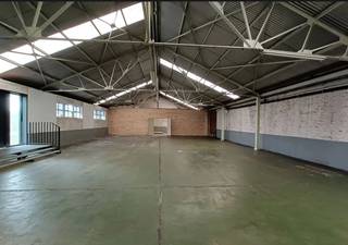 916m² polyvalente ruimte beschikbaar + 244m² buitenruimte, geschikt voor recreatieve invulling en/of opslag en polyvalente ruimtes. * ook tijdelijke...