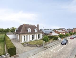 Villa te koop in Boezinge in de Dekemelelaan 17. Dit huis te koop is uitermate geschikt voor wie op zoek is naar een huis met een praktische...
