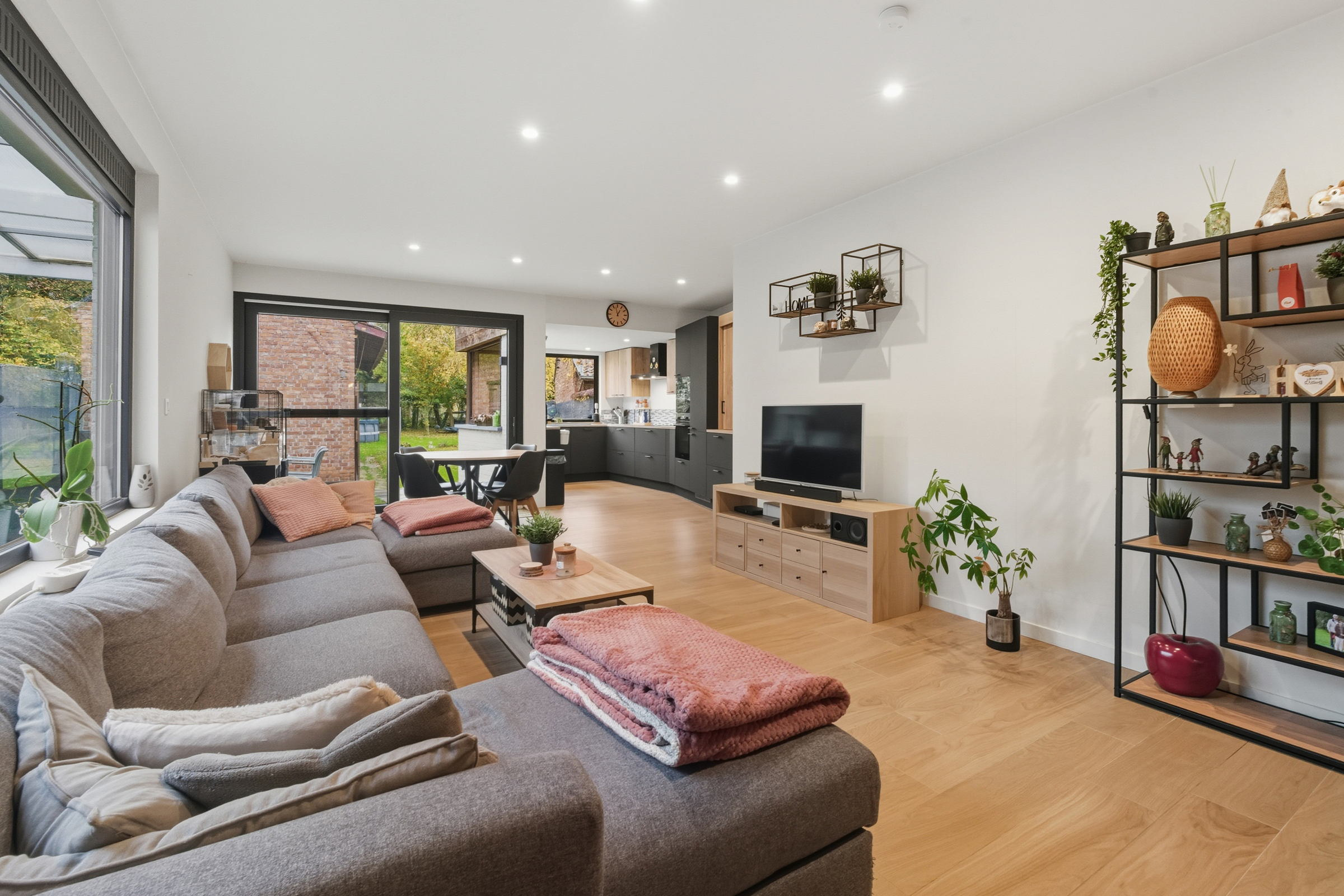 Uitzonderlijke woning in het dorpscentrum van Sinaai - foto 1