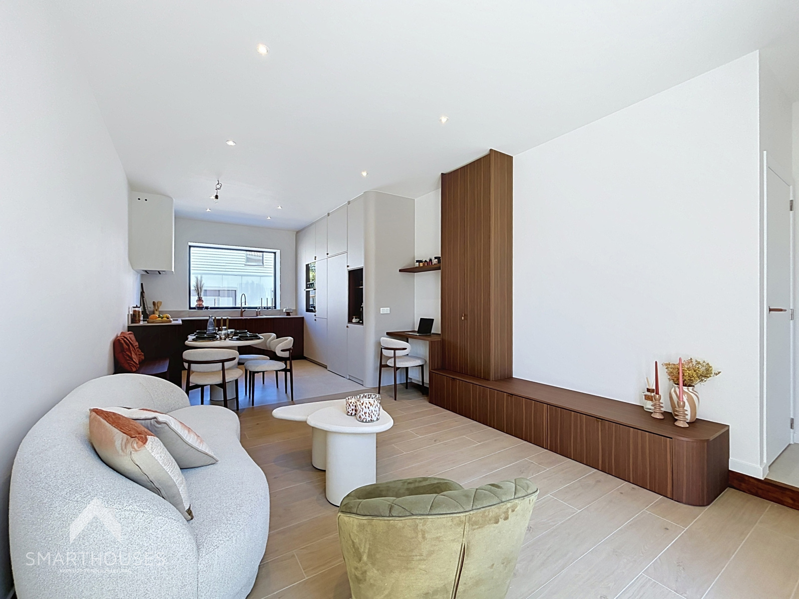 Magnifiek afgewerkte woning met 2 slpks en tuin. - foto 4