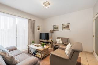 Te koop: instapklaar appartement in Temse, Sint-Amelbergalaan, op een centrale ligging nabij scholen, openbaar vervoer, park en ziekenhuis.Dit...