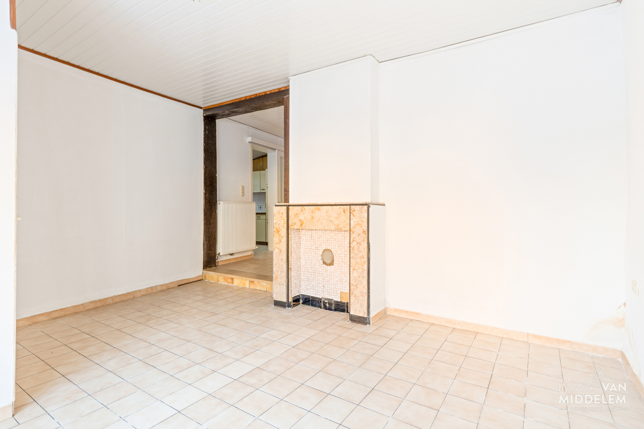 TE RENOVEREN STARTERSWONING MET 2 SLAAPKAMERS EN GARAGE - foto 5