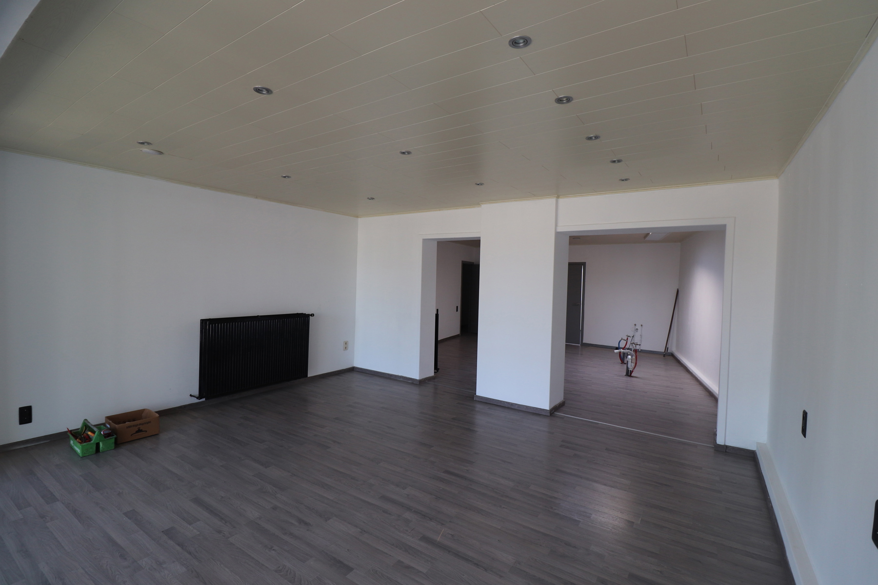 Handelspand met bovengelegen appartement nabij het centrum van Merksplas.  - foto 2