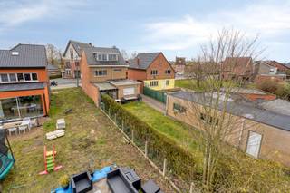 Te koop: bouwgrond voor gesloten bebouwing in Leest, gelegen aan Dorpstraat, op een rustige en residentiële locatie. Deze zeldzame bouwgrond biedt...