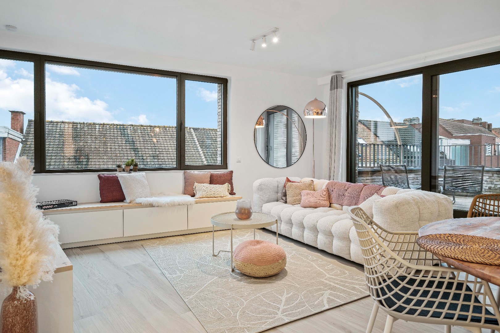 Appartement prêt à emménager avec 2 chambres et une place de parking dans le centre d'Ypres. - photo 2