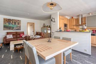 Cet appartement spacieux et prêt à emménager, situé au troisième étage d'un immeuble bien entretenu dans la paisible rue Melkerijstraat 140...