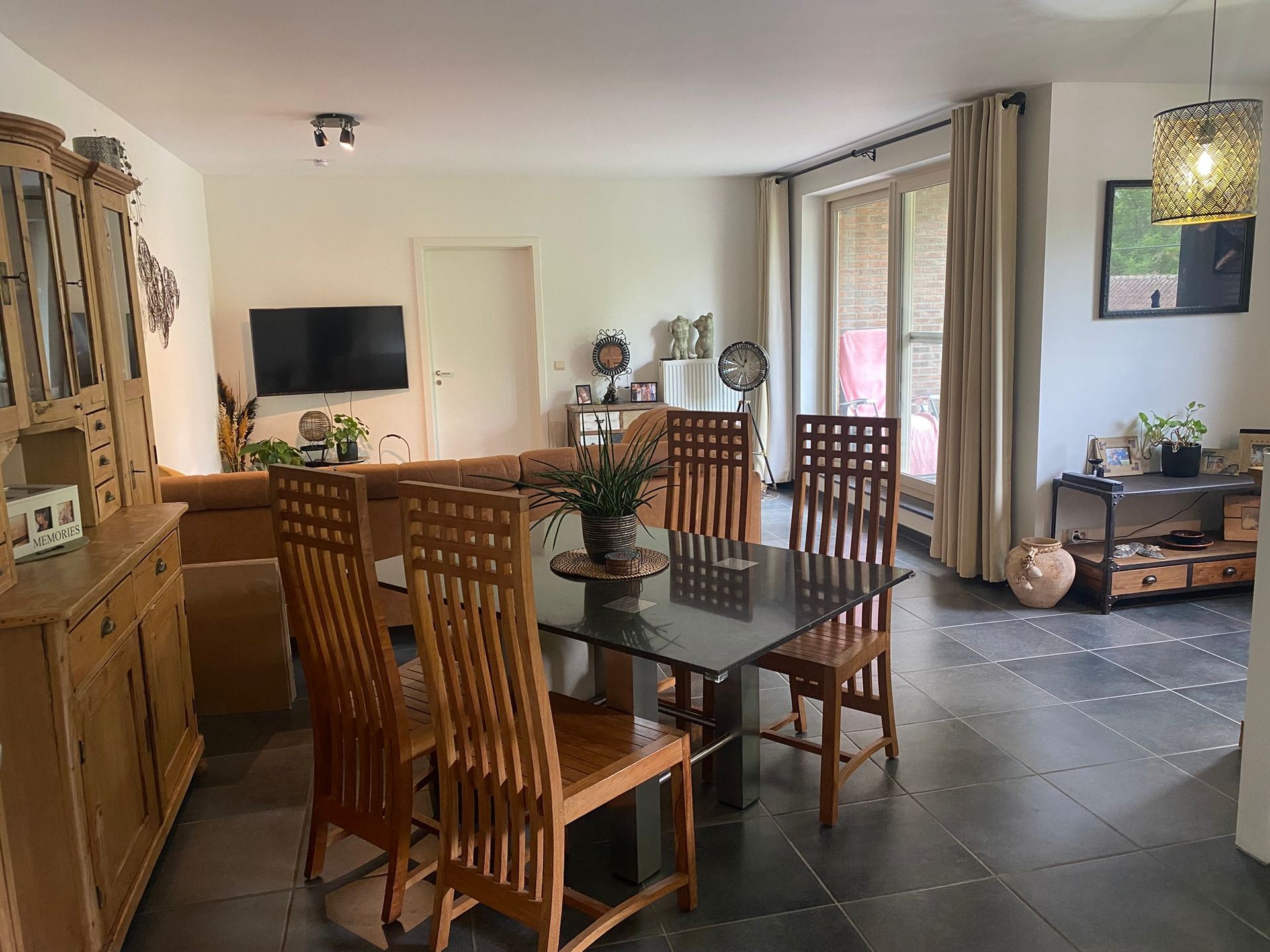 Ruim appartement met terras en autostaanplaats - foto 2