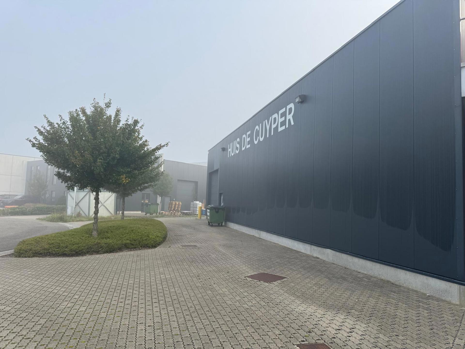 Prachtig gebouw bestaande uit magazijn met kantoren/showroom te koop - foto 3