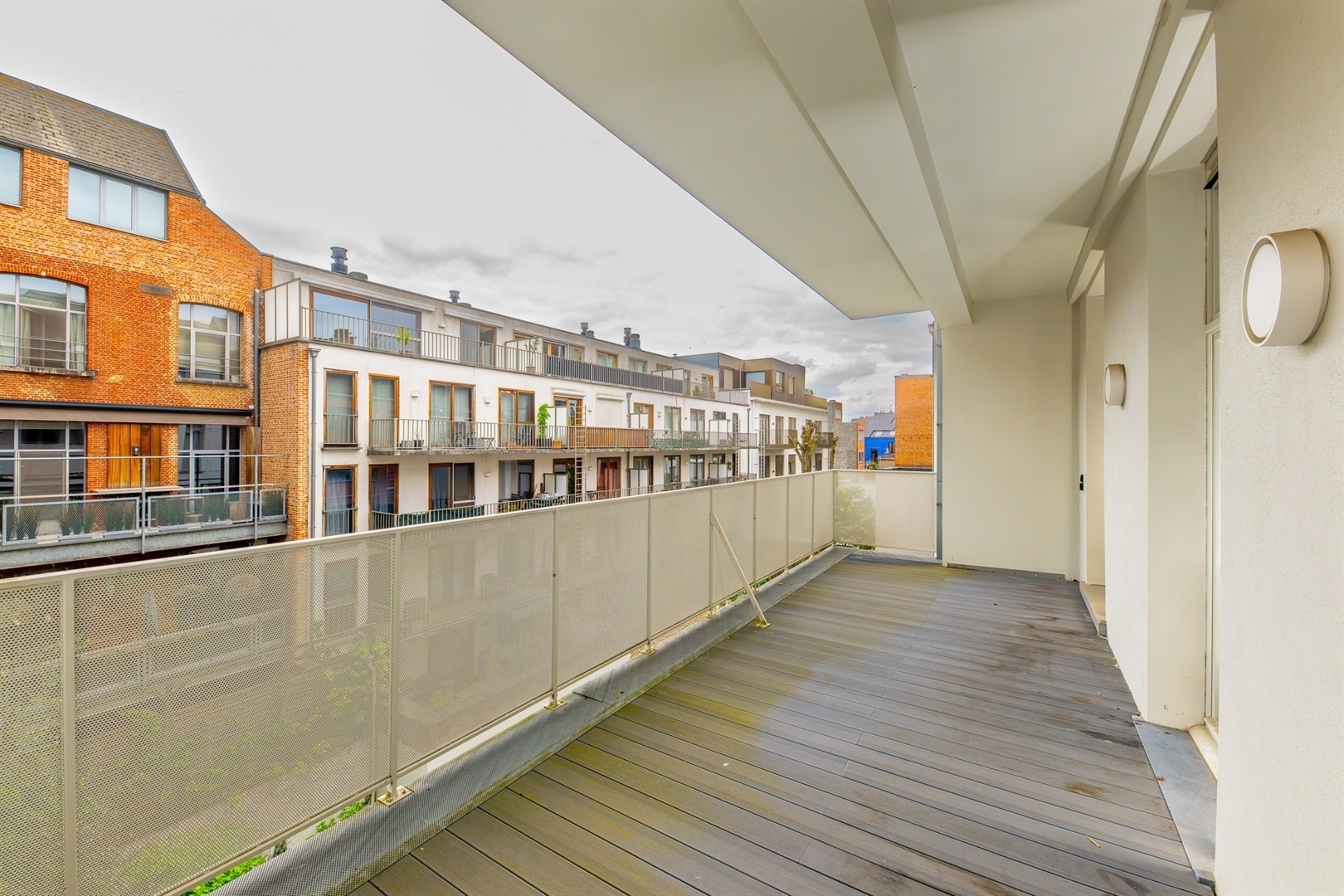 Zuid ∣ Appartement rénové avec goût et doté d'une grande terrasse - photo 3