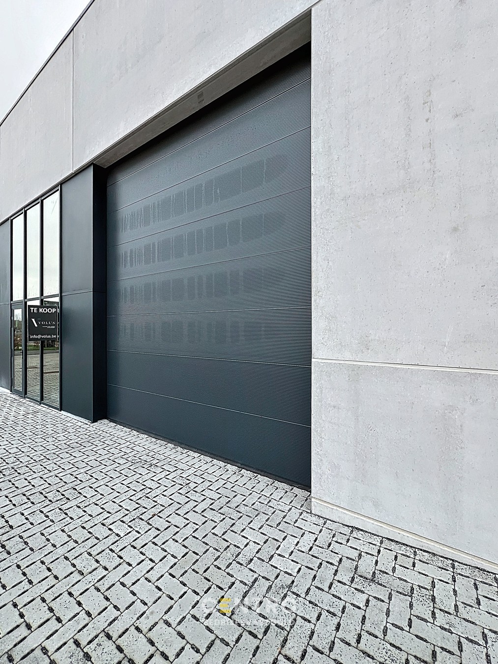NB-magazijn van ± 275 m² incl. 3 parkeerplaatsen en moderne glaspartij in driehoek TIELT-DEINZE-WAREGEM ! - foto 4