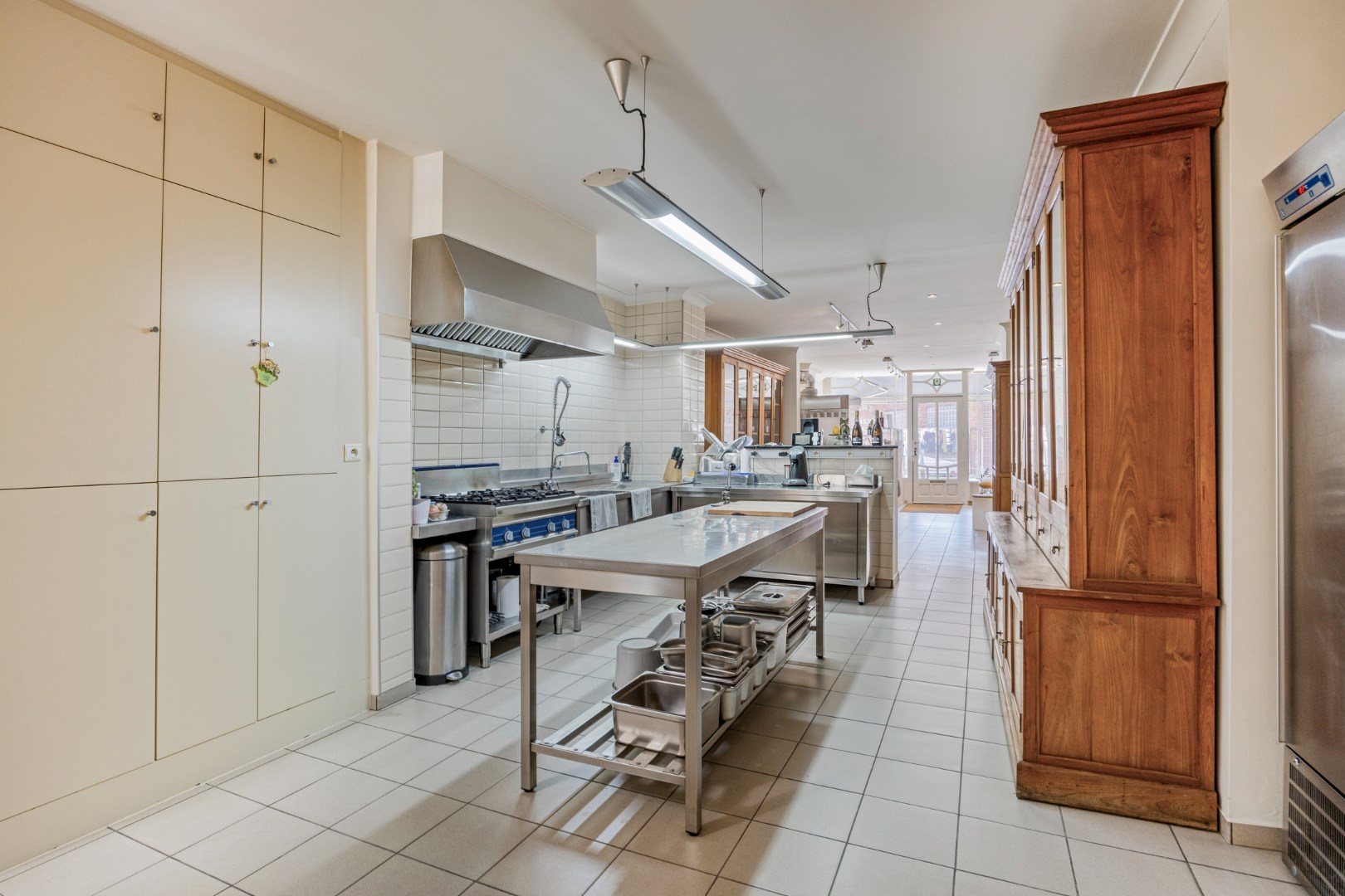 Ruime handelswoning met terras, dubbele garage en 2 parkeerplaatsen in Mol-centrum ! - foto 4