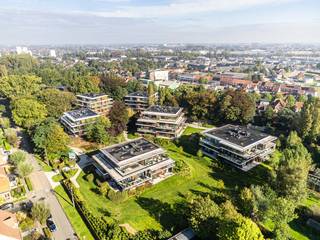 OPENDEURWEEKEND 26 & 27 oktoberGroenzicht zet zijn laatste rechte lijn in tot oplevering. Terwijl de laatste puntjes in de appartementen worden...