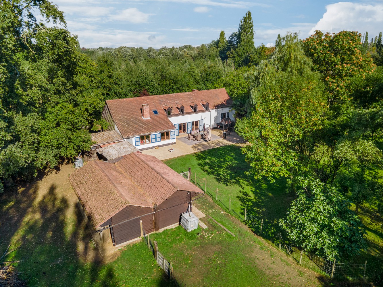 Charmante hoeve in een oase van groen - foto 1