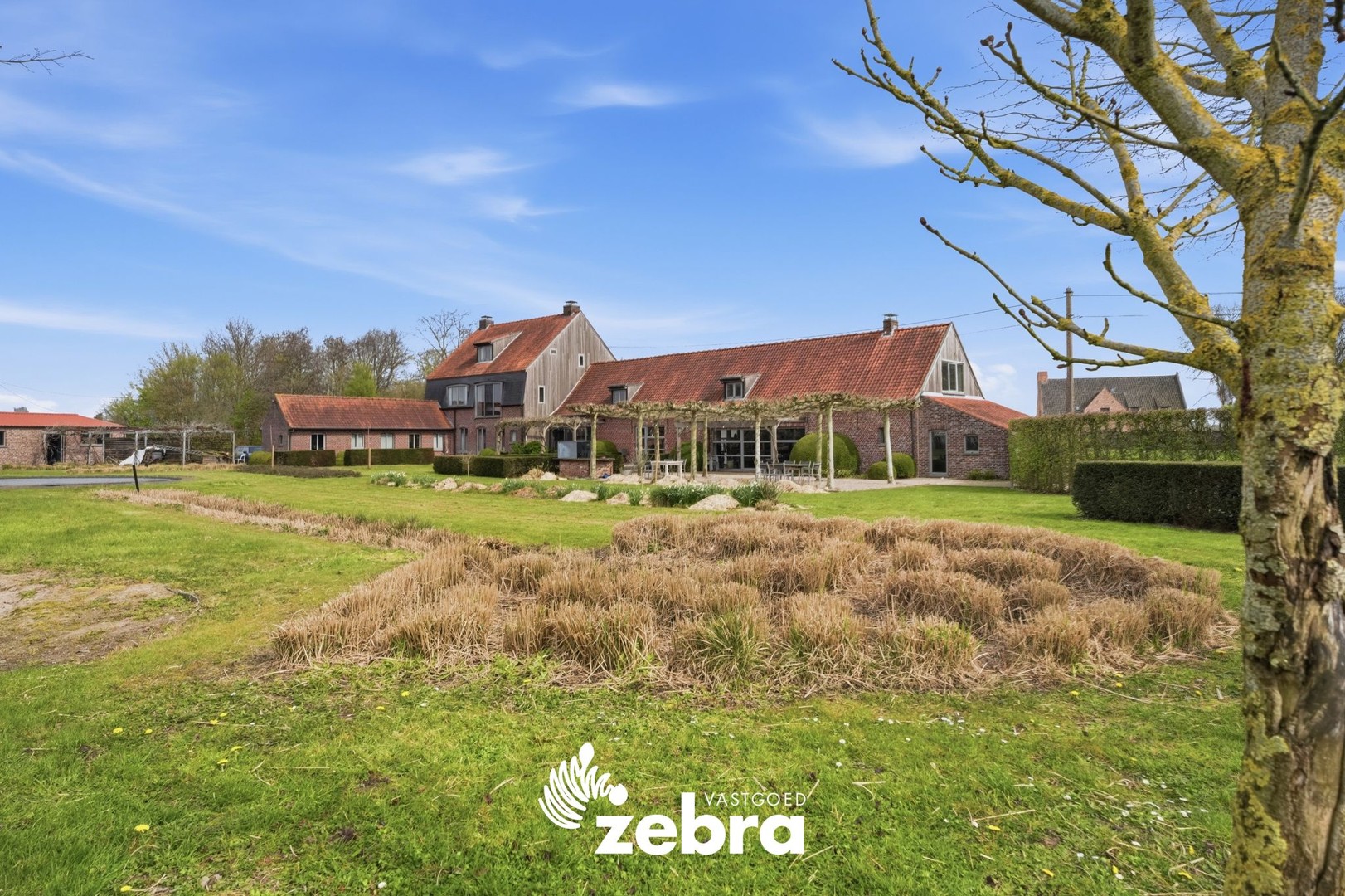 Ruime villa op een prachtig perceel van 11.110m² in groene omgeving! - foto 3