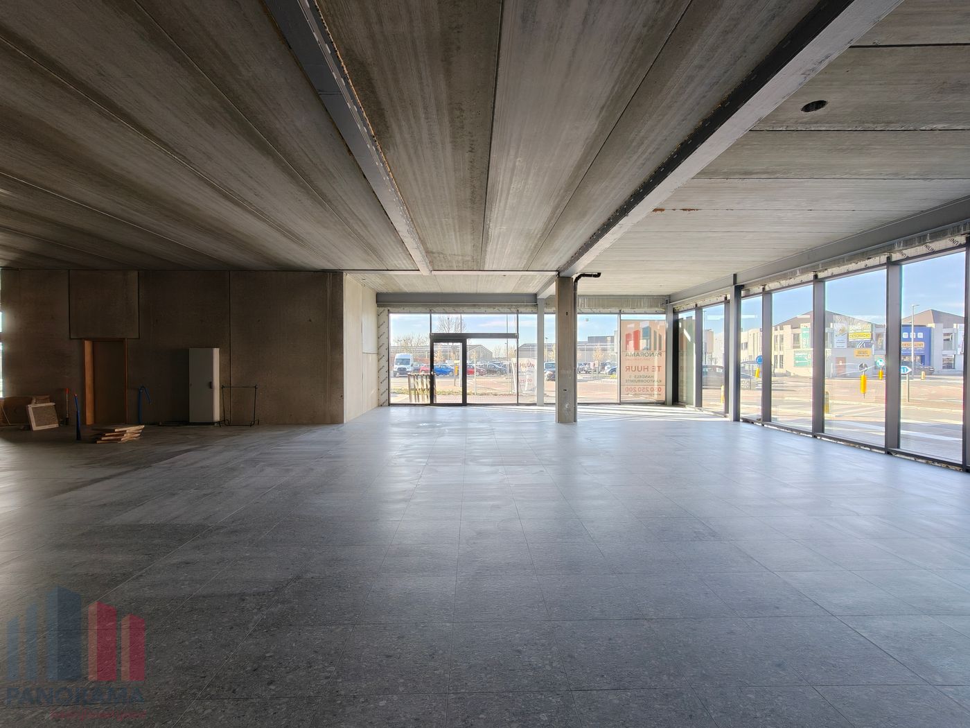300 m² SHOWROOM/KANTOOR OP ABSOLUTE TOPLOCATIE IN ZEDELGEM - foto 4