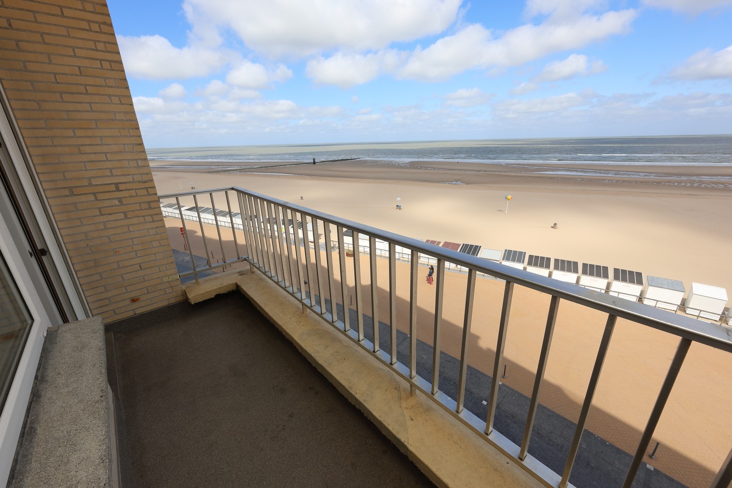 Ruim 3-slaapkamerappartement met frontaal zeezicht en terras – unieke ligging aan de kust ! - foto 4