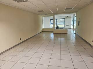 Dit pand is gelegen in een gebouw met diverse kantoorruimtes en gemeenschappelijke inkomhal. Het is ingedeeld in een kantoorruimte met open...