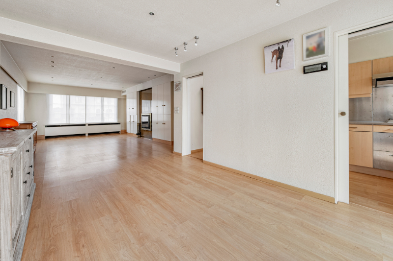 CHARMANTE ALLEENSTAAND LANDHUISJE MET LEUKE TUIN EN POLYVALENT KNAP BIJGEBOUW VAN 200 M² - foto 3