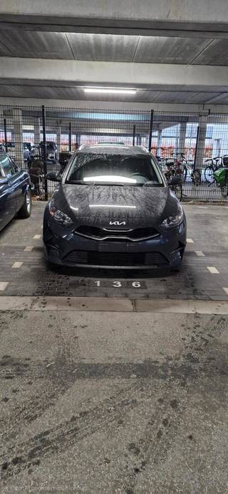 Gelijkvloerse volledig overdekte parkeerplaats, ideaal voor wie zijn wagen droog wil parkeren te residentie Hemixveer aan de Schelde. Perfect...