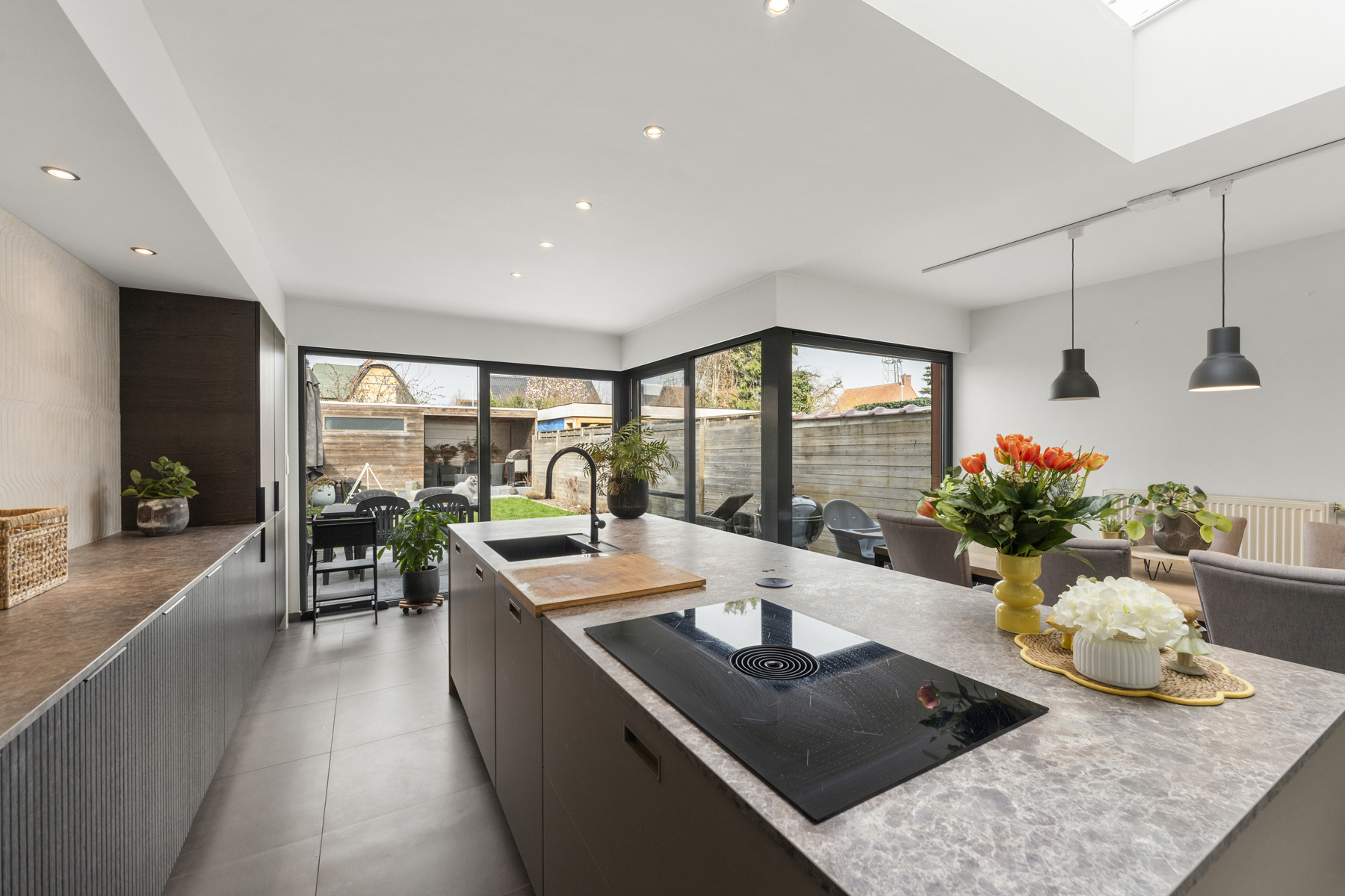 Gerenoveerde woning met 4 slaapkamers en 2 badkamers - foto 4