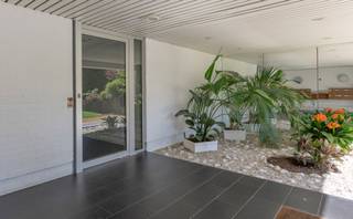Prachtig en gezellig 2-slaapkamerappartement in de Prins van Oranjewijk, nabij Fort Jaco.Dit lichtrijke appartement bevindt zich op de derde...