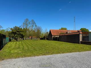 RUIM VILLAPERCEEL (1.603M²) op een VLOT BEREIKBARE LIGGING in WAREGEM, aan de Nokerseweg. Dit bouwperceel van biedt u een mooie opportuniteit voor...