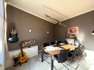 Instapklare halfopen woning met 3 (mogelijk 5) slaapkamers in MaasmechelenOp zoek naar een ruime, instapklare woning met veel mogelijkheden? Deze...