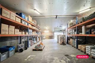 Tussen de uitgestrekte weides in het landelijke Wuustwezel bevindt zich deze ruime en functionele opslagplaats, die te huur wordt aangeboden...