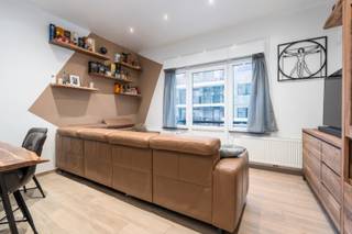 KIJKDAG zaterdag 7/03 vanaf 14u via laurens@solvas.be!Ontdek deze charmante en kwalitatief gerenoveerde (2018) rijwoning op een toplocatie nabij het...