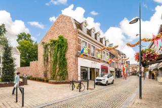 Gelegen in het meest bruisende gedeelte van de winkelstraat van Tongeren, biedt dit karaktervolle pand tal van mogelijkheden. Het gebouw,...
