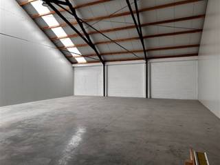   Loods te huur in Eine voor opslag van materiaal. Huur loods valt onder BTW Stelsel.€40/mnd provisie voor verbruik elektriciteit.Voor meer info bel...