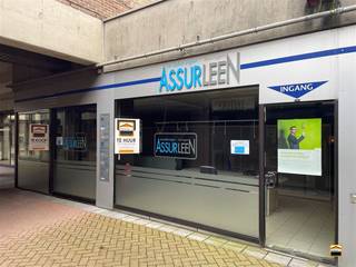 Gunstig gelegen handelsruimte van 167m², nabij het centrum van Sint-Truiden Dit handelspand treffen we aan binnen shopping Cicindria, nabij het...