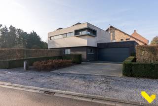 Instapklare villa uitgerust met zonnepanelen gelegen op een ruim perceel. Deze woning is dankzij zijn centrale ligging de volmaakte woning...