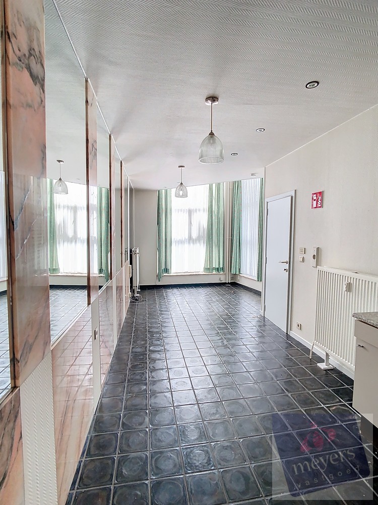 Karaktervolle woning met combinatie wonen/werken op centrale ligging in Sint-Truiden - foto 3