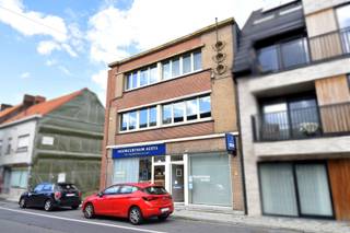 Gelegen in het hart van Gullegem, op een uitstekende locatie vlakbij winkels, horeca, scholen en een bushalte. Alles wat huurders nodig...