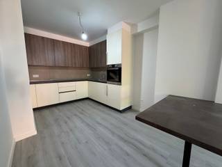 Immo Pické biedt U dit rustig gelegen appartement aan in een klein gebouw gelegen in de onmiddellijke omgeving van scholen, winkels, openbaar...