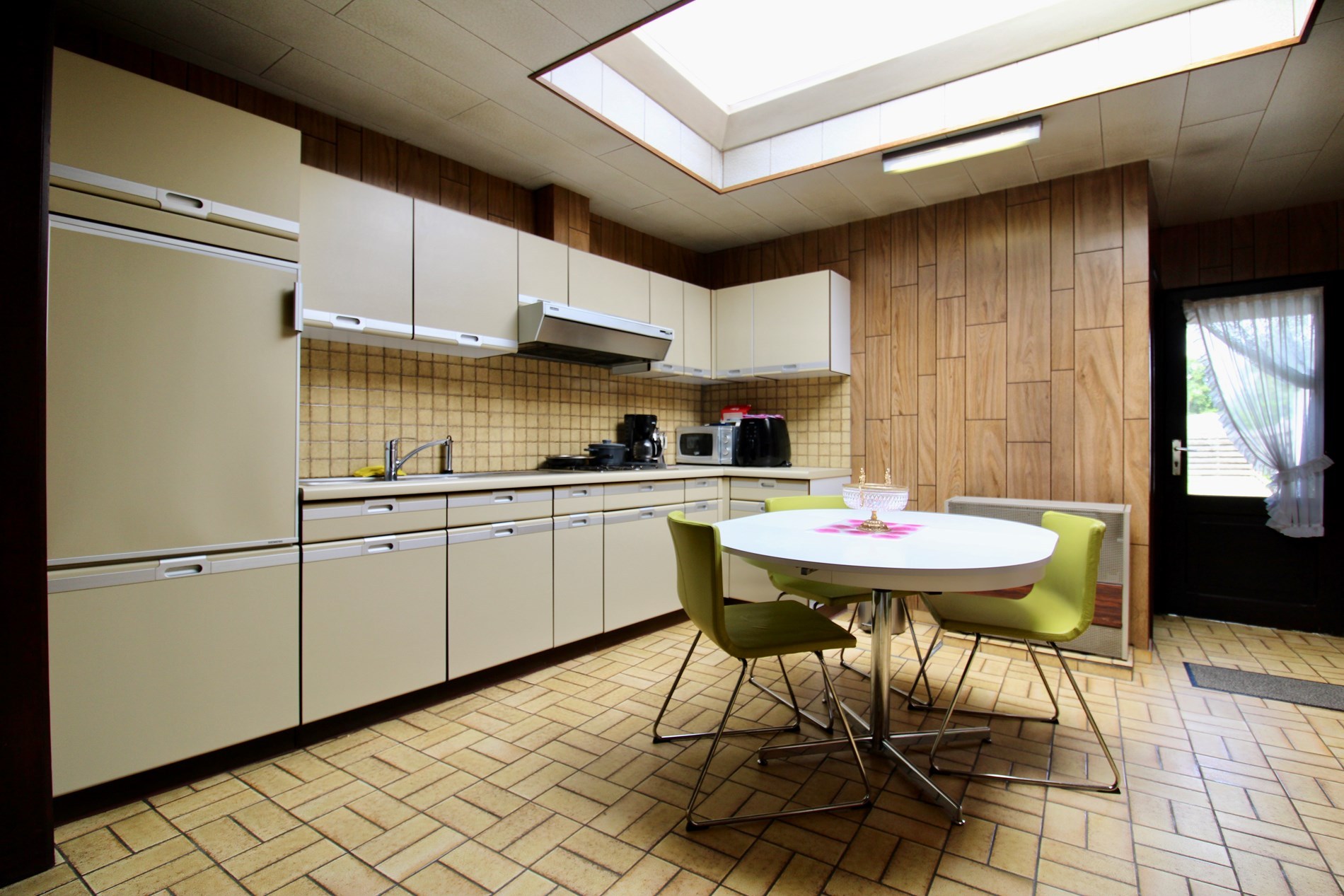 Deze op te frissen woning met parkeerplaats bevindt zich op een boogscheut van centrum Kuurne. - foto 5